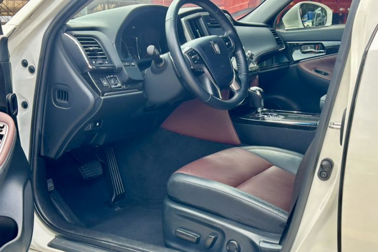 Used Toyota Crown 2018 2.0T Sport Edition Interior 3