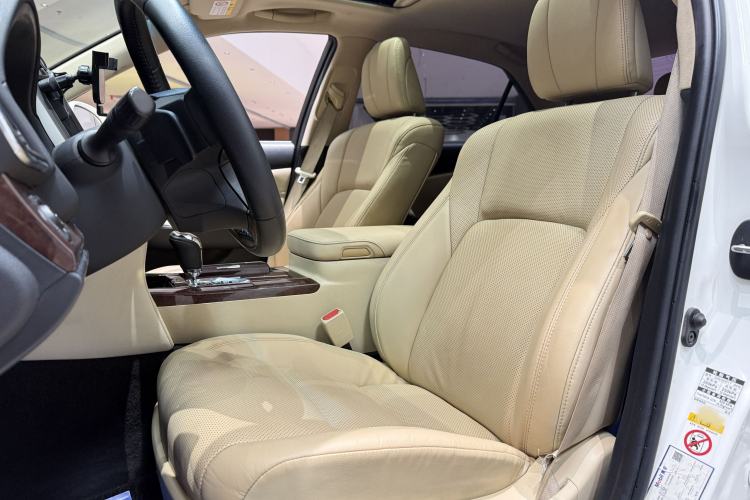 Used Toyota Crown 2018 2.0T Fashion Edition Interior 3