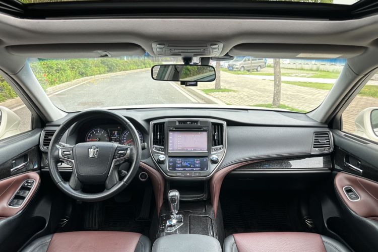 Used Toyota Crown 2018 2.0T Sport Edition Interior 4