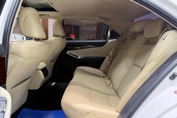 Used Toyota Crown 2018 2.0T Fashion Edition Interior 5