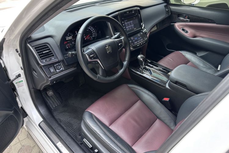 Used Toyota Crown 2018 2.0T Sport Edition Interior 7
