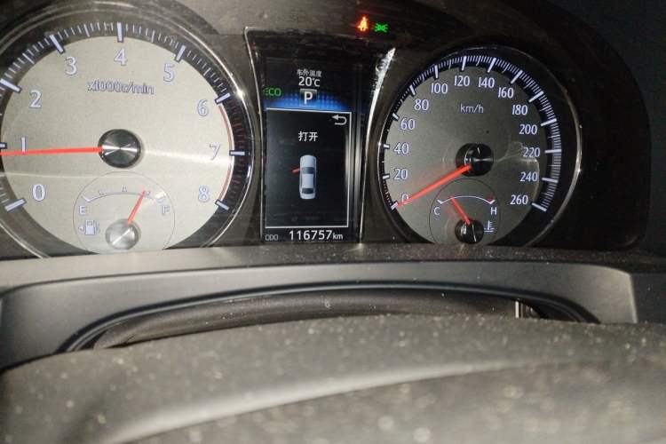 Used Toyota Crown 2018 2.0T Fashion Edition Odometer Close Up