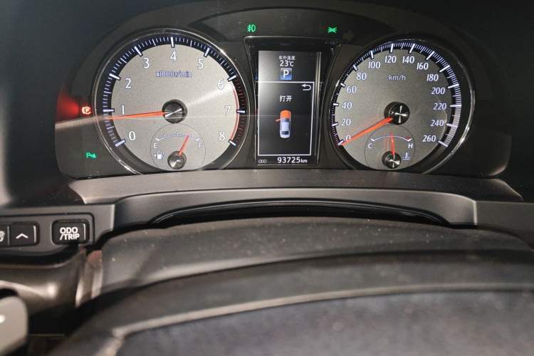 Used Toyota Crown 2018 2.0T Fashion Edition Odometer Close Up