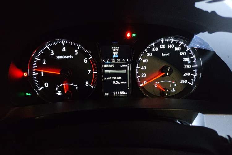 Used Toyota Crown 2018 2.0T Fashion Edition Odometer Close Up