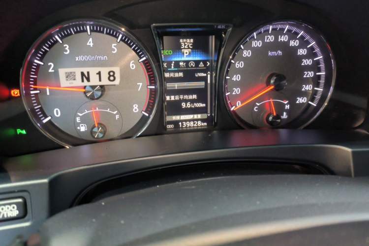 Used Toyota Crown 2018 2.0T Fashion Edition Odometer Close Up