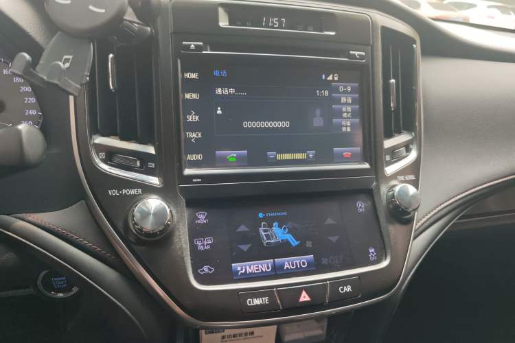 Used Toyota Crown 2018 2.0T Fashion Edition Odometer Close Up