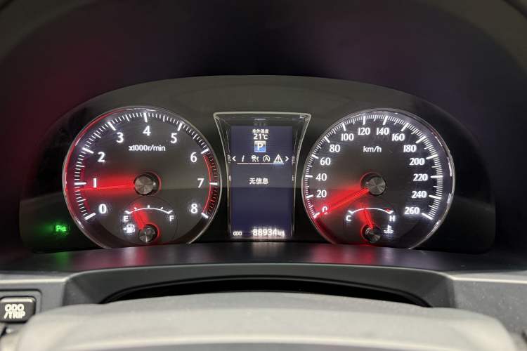 Used Toyota Crown 2018 2.0T Fashion Edition Odometer Close Up