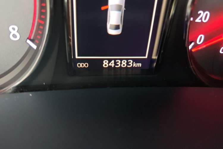 Used Toyota Crown 2018 2.0T Fashion Edition Odometer Close Up