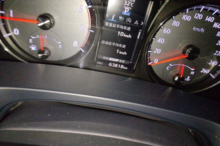 Used Toyota Crown 2018 2.0T Fashion Edition Odometer Close Up