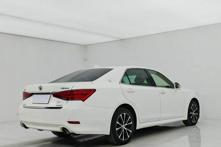 Used Toyota Crown 2018 2.0T Fashion Edition Rear Right 45 Deg
