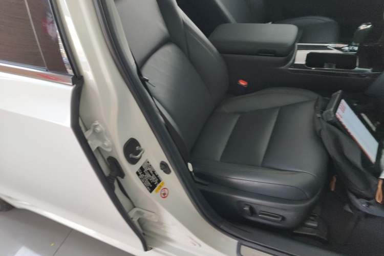Used Toyota Crown 2018 2.0T Fashion Edition Right Front Seat