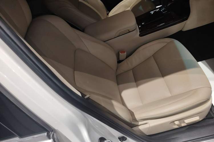 Used Toyota Crown 2018 2.0T Fashion Edition Right Front Seat