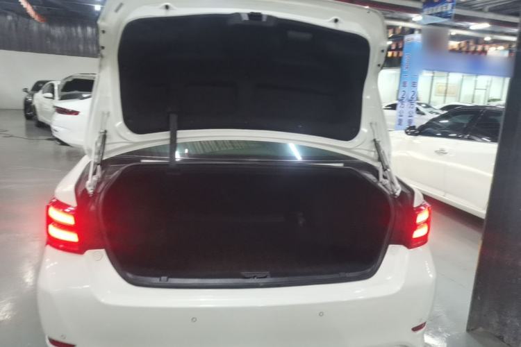 Used Toyota Crown 2018 2.0T Fashion Edition Trunk