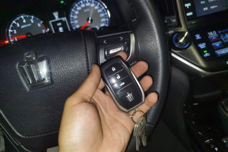 Used Toyota Crown 2018 2.0T Fashion Edition Vehicle Key