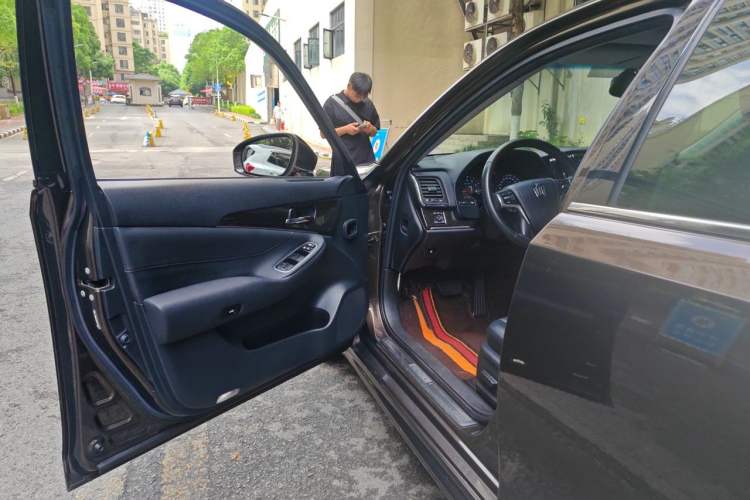 Used Toyota Crown 2018 2.0T Fashion Edition Driver Seat