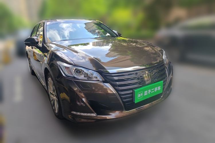 Used Toyota Crown 2018 2.0T Fashion Edition Front Right 45 Deg