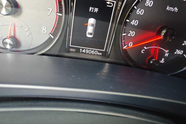 Used Toyota Crown 2018 2.0T Fashion Edition Odometer Close Up