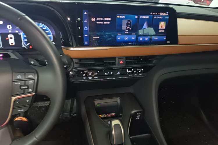 Used Toyota Crown 2023 2.4T SportCross HEV Four-Wheel Drive Ultimate Edition Audio And AC Panel