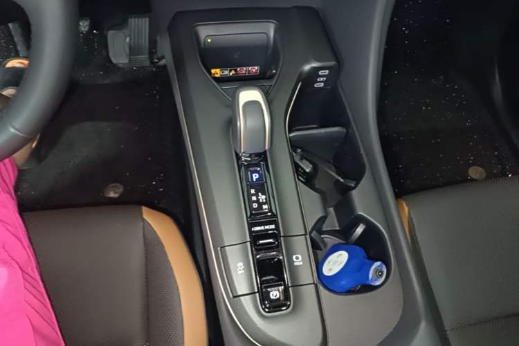 Used Toyota Crown 2023 2.4T SportCross HEV Four-Wheel Drive Ultimate Edition Gear Lever