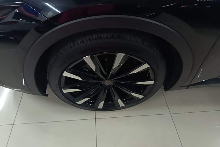 Used Toyota Crown 2023 2.4T SportCross HEV Four-Wheel Drive Ultimate Edition Left Front Wheel Hub