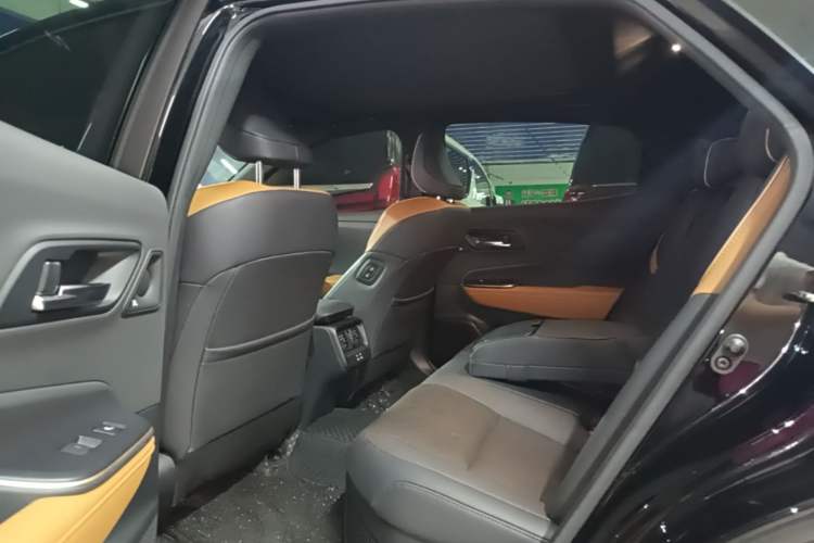 Used Toyota Crown 2023 2.4T SportCross HEV Four-Wheel Drive Ultimate Edition Left Rear Seat