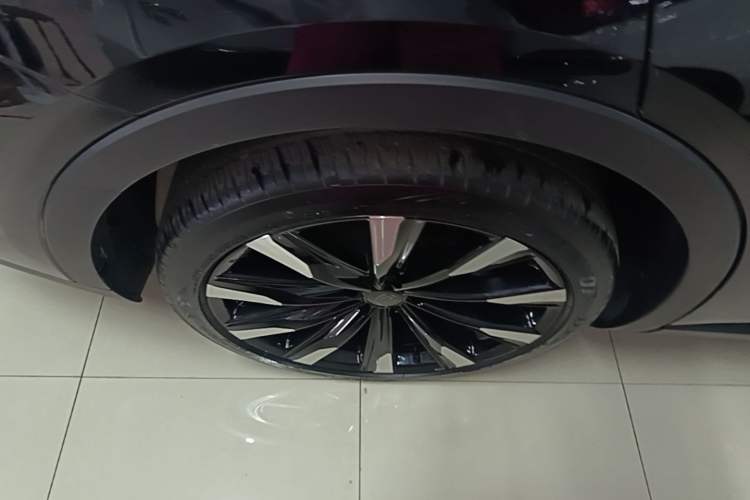 Used Toyota Crown 2023 2.4T SportCross HEV Four-Wheel Drive Ultimate Edition Right Rear Wheel Hub