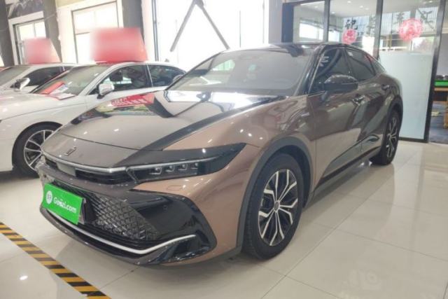 Used Toyota Crown 2023 2.5L SportCross HEV Two-Wheel Drive Prestige Edition