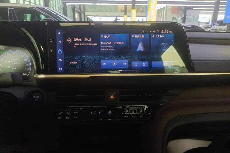 Used Toyota Crown 2023 2.5L SportCross HEV Two-Wheel Drive Prestige Edition Audio And AC Panel