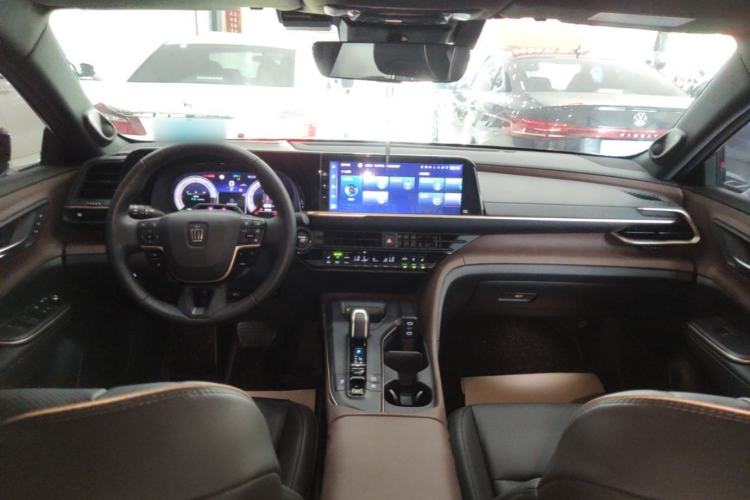 Used Toyota Crown 2023 2.5L SportCross HEV Two-Wheel Drive Prestige Edition Center Console