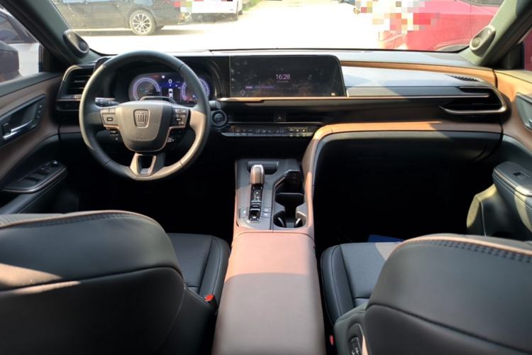 Used Toyota Crown 2023 2.5L SportCross HEV Two-Wheel Drive Prestige Edition Center Console