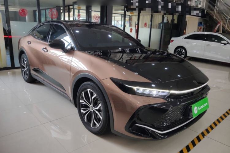 Used Toyota Crown 2023 2.5L SportCross HEV Two-Wheel Drive Prestige Edition Front Right 45 Deg