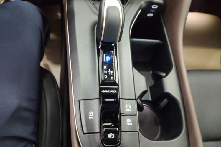 Used Toyota Crown 2023 2.5L SportCross HEV Two-Wheel Drive Prestige Edition Gear Lever