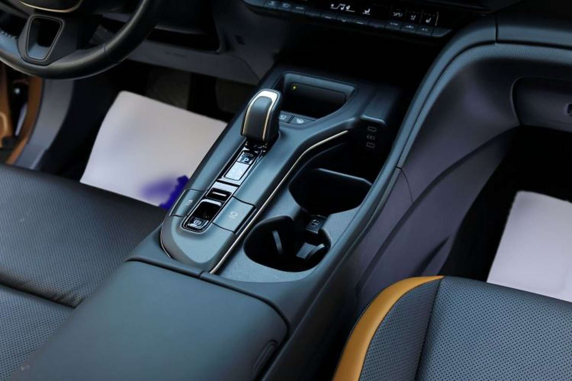 Used Toyota Crown 2023 2.4T SportCross HEV Four-Wheel Drive Ultimate Edition Gear Lever