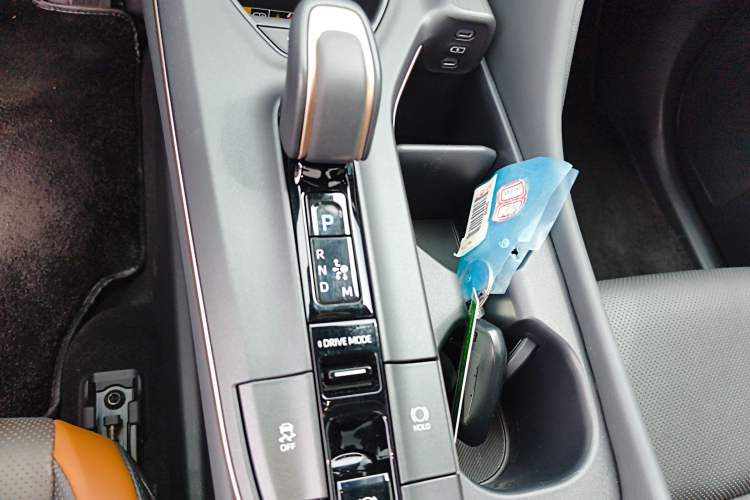 Used Toyota Crown 2023 2.4T SportCross HEV Four-Wheel Drive Ultimate Edition Gear Lever
