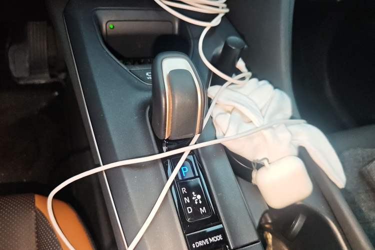 Used Toyota Crown 2023 2.4T SportCross HEV Four-Wheel Drive Ultimate Edition Gear Lever