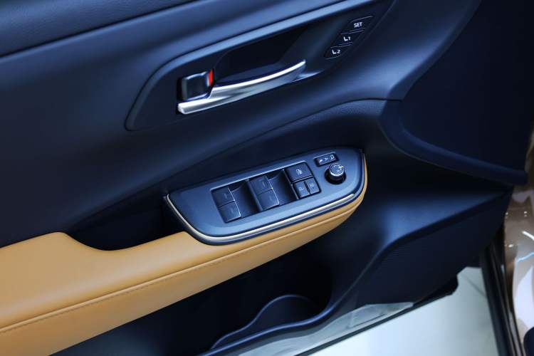 Used Toyota Crown 2023 2.4T SportCross HEV Four-Wheel Drive Ultimate Edition Interior 2