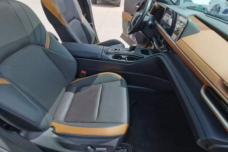 Used Toyota Crown 2023 2.4T SportCross HEV Four-Wheel Drive Ultimate Edition Interior 3