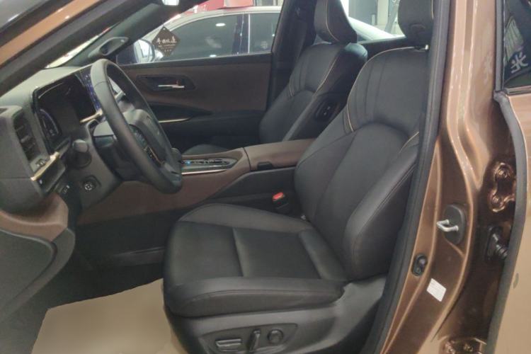 Used Toyota Crown 2023 2.5L SportCross HEV Two-Wheel Drive Prestige Edition Left Front Seat