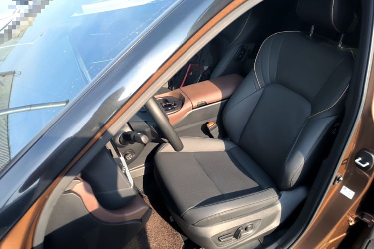 Used Toyota Crown 2023 2.5L SportCross HEV Two-Wheel Drive Prestige Edition Left Front Seat