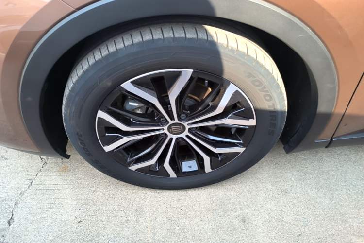 Used Toyota Crown 2023 2.5L SportCross HEV Two-Wheel Drive Prestige Edition Left Front Wheel Hub