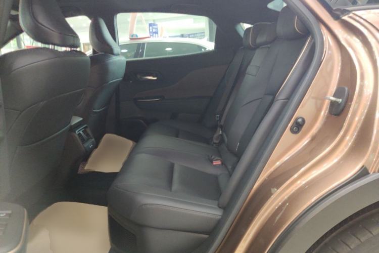 Used Toyota Crown 2023 2.5L SportCross HEV Two-Wheel Drive Prestige Edition Left Rear Seat