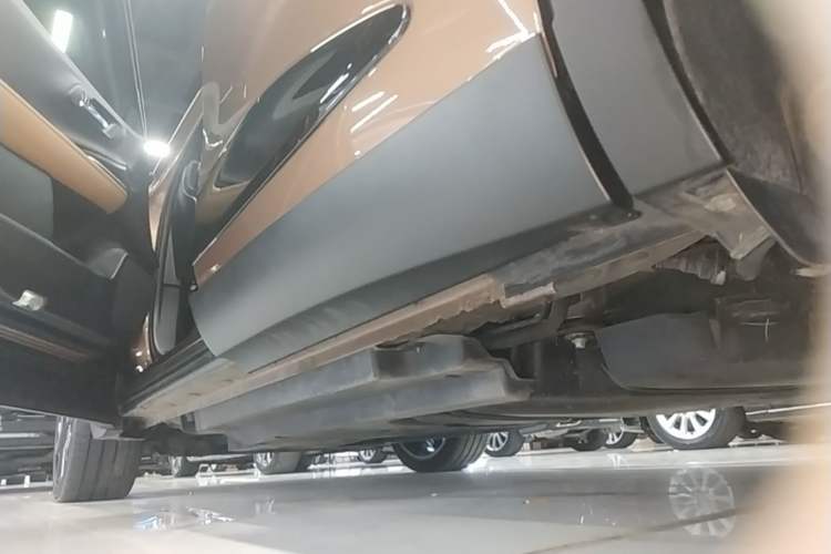 Used Toyota Crown 2023 2.4T SportCross HEV Four-Wheel Drive Ultimate Edition Left Side Sill