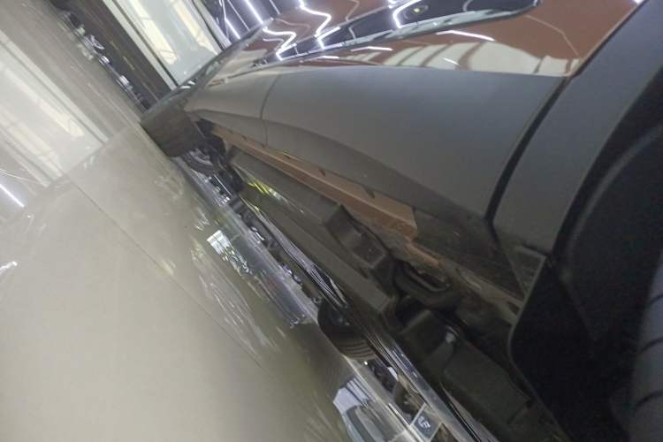Used Toyota Crown 2023 2.5L SportCross HEV Two-Wheel Drive Prestige Edition Left Side Sill