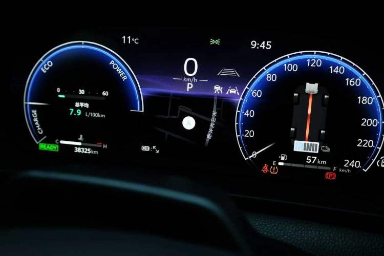 Used Toyota Crown 2023 2.4T SportCross HEV Four-Wheel Drive Ultimate Edition Odometer Close Up