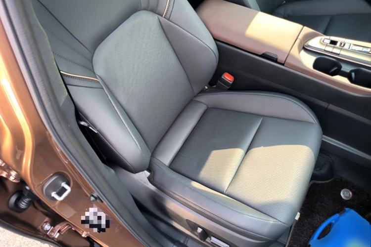 Used Toyota Crown 2023 2.5L SportCross HEV Two-Wheel Drive Prestige Edition Right Front Seat