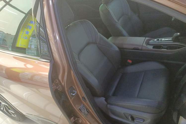 Used Toyota Crown 2023 2.5L SportCross HEV Two-Wheel Drive Prestige Edition Right Front Seat