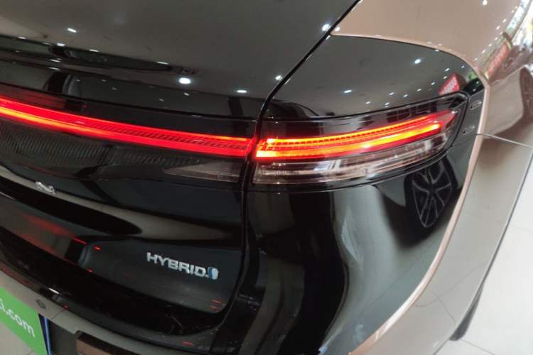Used Toyota Crown 2023 2.5L SportCross HEV Two-Wheel Drive Prestige Edition Right Rear Taillight