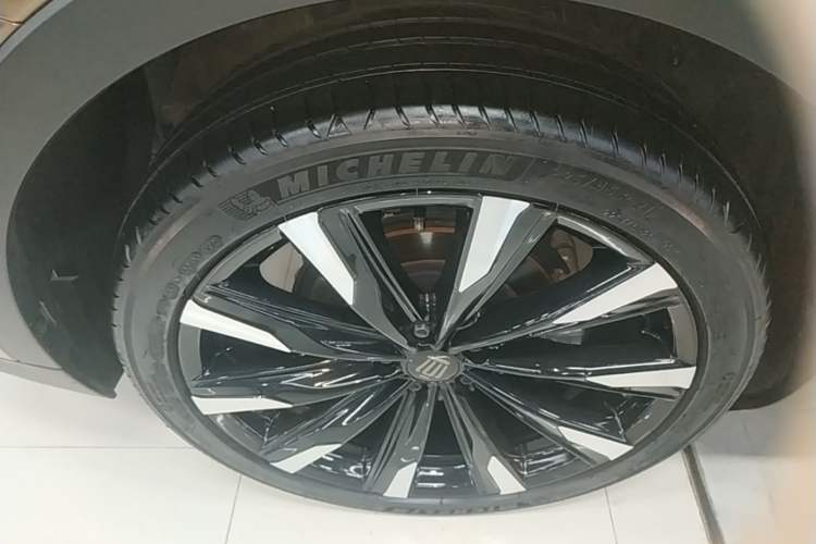 Used Toyota Crown 2023 2.4T SportCross HEV Four-Wheel Drive Ultimate Edition Right Rear Wheel Hub