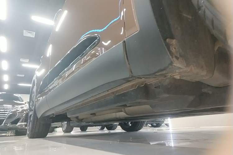 Used Toyota Crown 2023 2.4T SportCross HEV Four-Wheel Drive Ultimate Edition Right Side Sill