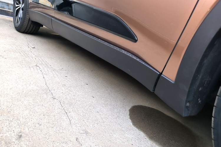 Used Toyota Crown 2023 2.5L SportCross HEV Two-Wheel Drive Prestige Edition Right Side Sill